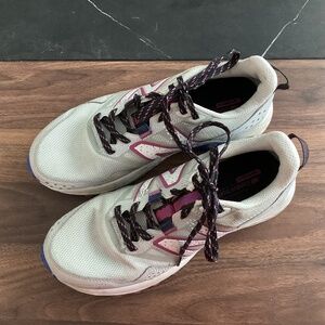New Balance 410v8 Women's Athletic Running Shoes Size 8 Gray Purple Active Sport